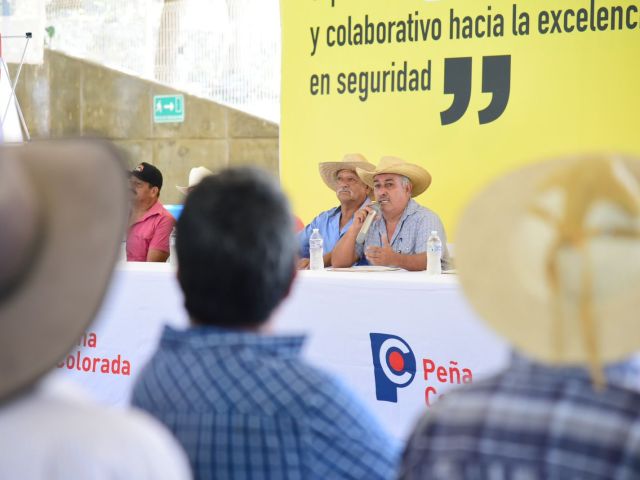 PColorada dona fertilizantes a agricultores2