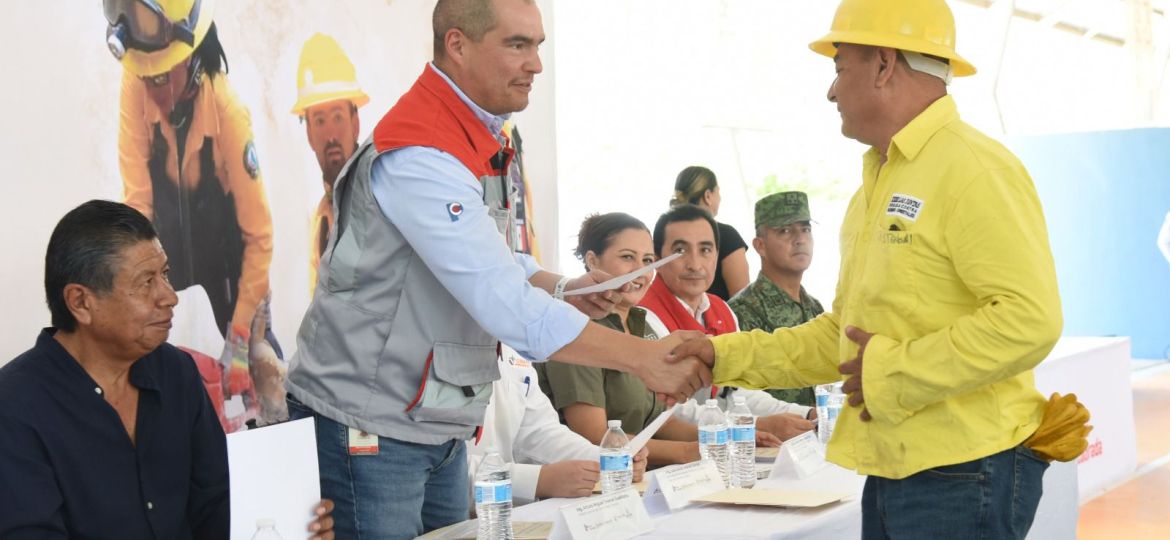 reconocimiento a combatientes de incendios-2