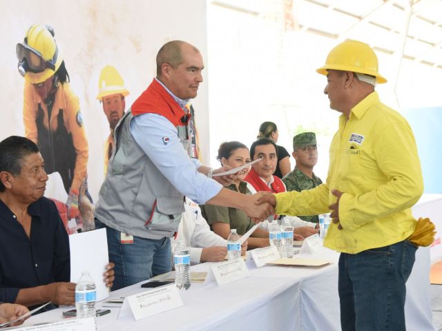 reconocimiento a combatientes de incendios-2