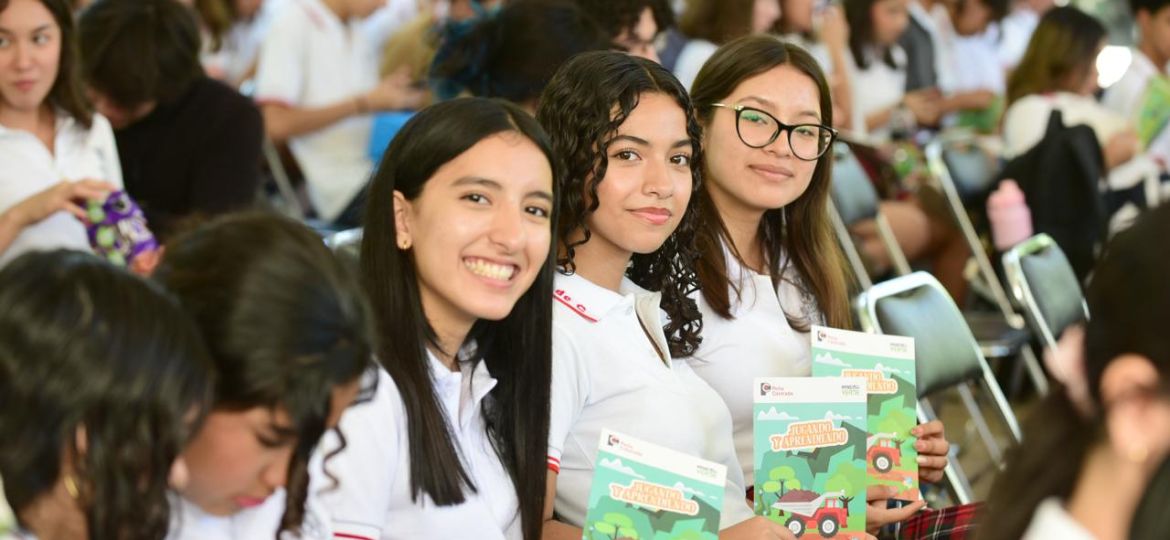 PColorada charlas ambientales a estudiantado de la UdeC