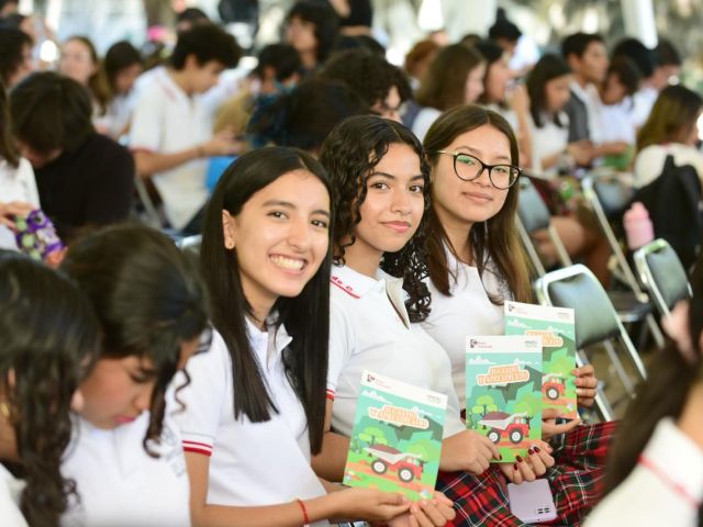 PColorada charlas ambientales a estudiantado de la UdeC